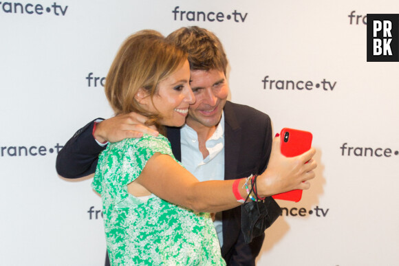 Lea Salame, Thomas Sotto - Photocall de la conférence de presse de rentrée de France Télévisions au Pavillon Gabriel à Paris. Le 24 août 2021