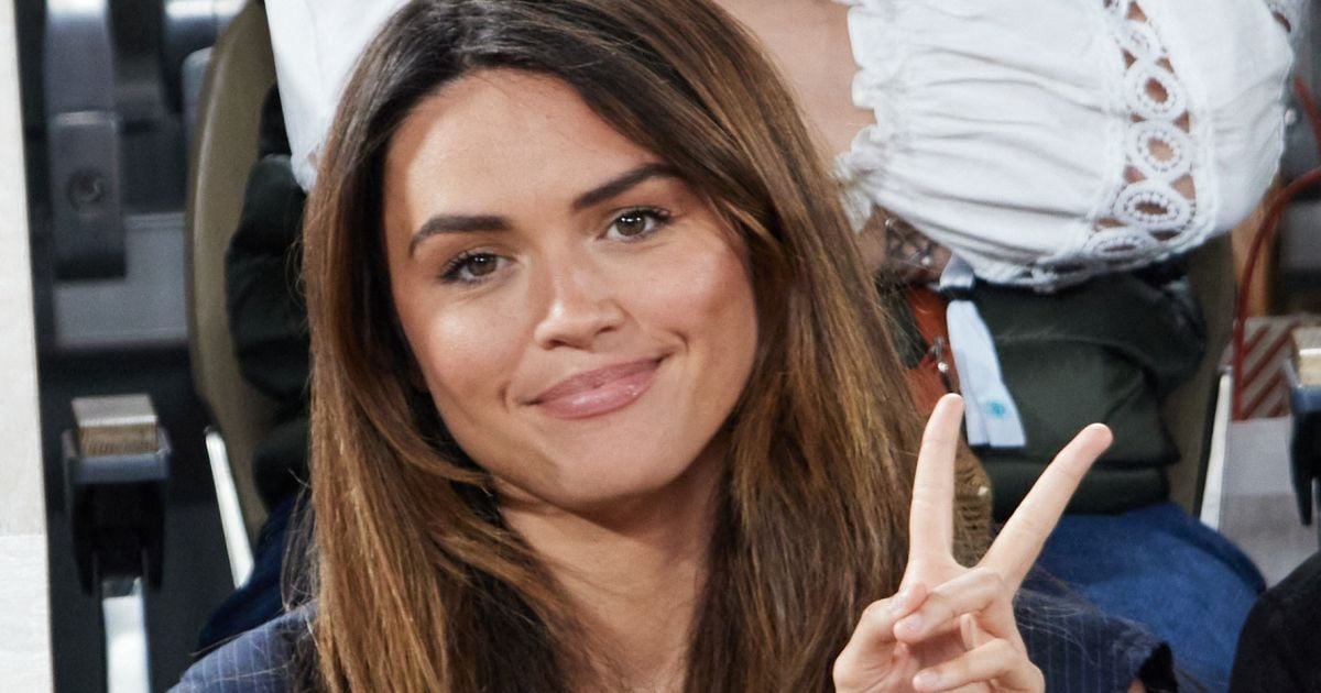 Diane Leyre (Miss France 2022) - Personnalités dans les tribunes des