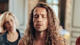 Panda : bientôt un crossover avec Joséphine Ange Gardien et un épisode avec Karine Le Marchand ? Julien Doré se confie : "Ça serait encore plus audacieux"