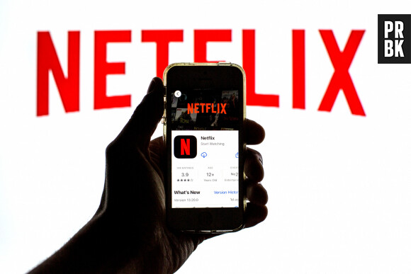 Illustrations des plates-formes vidéos Twitch, Netflix et Disney + © Thiago Prudencio/DAX via ZUMA Wire / Bestimage  March 23, 2021, Barcelona, Catalonia, Spain: In this photo illustration the Netflix App in App Store seen displayed on a smartphone screen and a Netflix logo in the background 