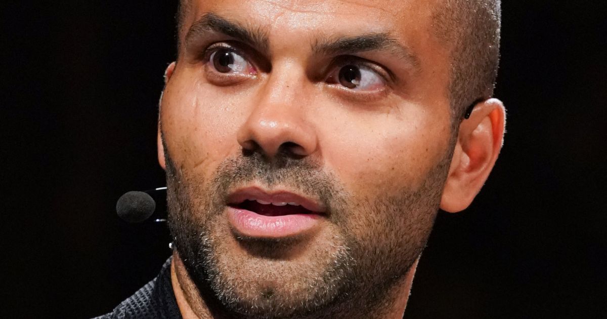 Tony Parker - Tony Parker reçoit le trophée Légende du sport au musée ...