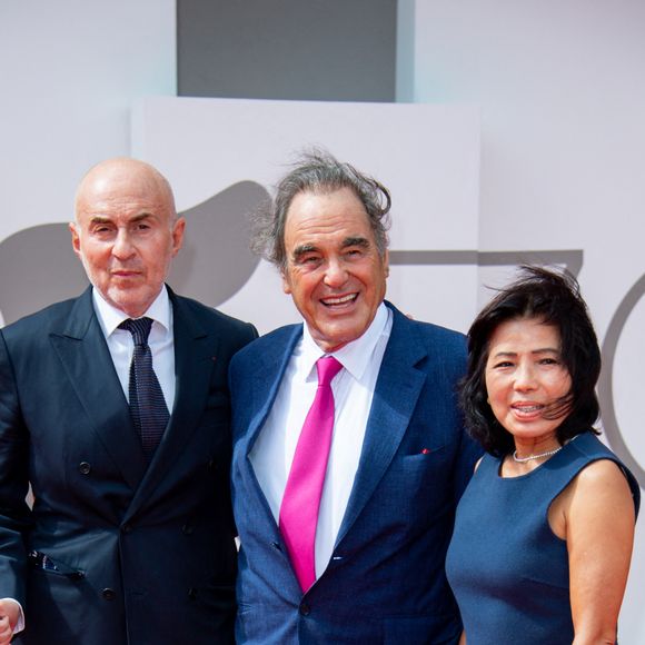 Fernando Sulichin, Oliver Stone et sa femme Sun-jung Jung - Red carpet du film "Nuclear" lors de la 79ème édition du Festival International du Film de Venise, la Mostra. Le 9 septembre 2022