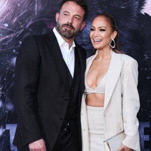 Ben Affleck et sa femme Jennifer Lopez à la première du film "The Mother" à Los Angeles, le 10 mai 2023.