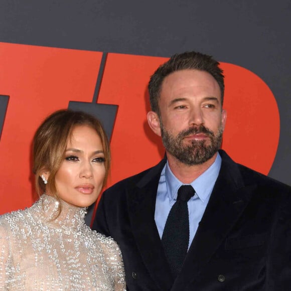 Jennifer Lopez et son mari Ben Affleck à la première du film "AIR" à Los Angeles, le 27 mars 2023.
