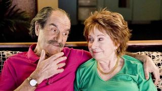 "J'ai chialé", "Trop mignon" : la disparition d'Huguette confirmée dans Scènes de Ménages, les fans bouleversés par son hommage