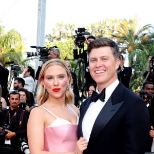 Scarlett Johansson et son mari Colin Jost - Montée des marches du film « Asteroid City » lors du 76ème Festival International du Film de Cannes, au Palais des Festivals à Cannes. Le 23 mai 2023 © Jacovides-Moreau / Bestimage