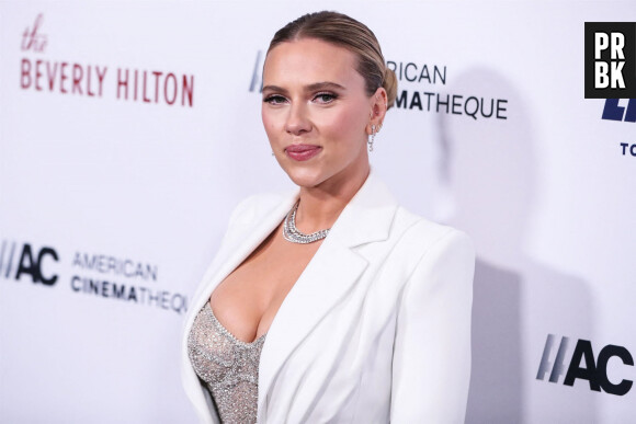 Scarlett Johansson au photocall de la cérémonie de la 35ème édition des "American Cinematheque Awards" à Los Angeles, le 18 novembre 2021.