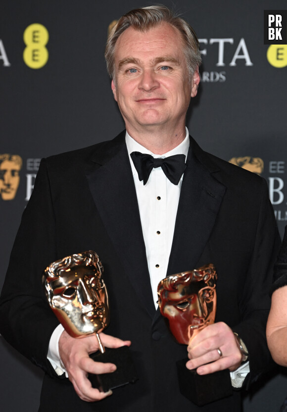 Ainsi que des films historiques comme Oppenheimer ou Dunkerque.
Christopher Nolan , meilleur réalisateur et meilleur film pour Oppenheimer - Photocall des lauréats (Press room) de la soirée des "British Academy Film Awards 2024" (BAFTA) au Royal Festival Hall à Londres le 18 février 2024.