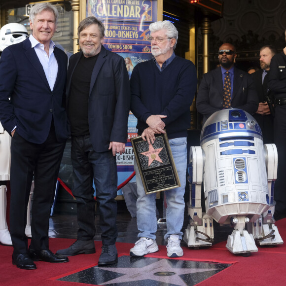 Harrison Ford, George Lucas et Mark Hamill - Mark Hamill reçoit son étoile sur le célèbre Walf of Fame d'Hollywood Boulevard à Los Angeles, le 8 mars 2018. © Ringo Chiu via Zuma Press/Bestimage