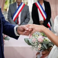 Mariés au premier regard 2024 : ce marié dit "non" devant le maire, tout le monde est sous le choc et le père de la mariée intervient (spoiler)