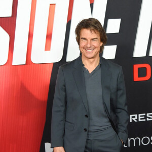 Tom Cruise avec des acteurs et des amis lors de la première de « Mission : Impossible - Dead Reckoning Part One » à New York