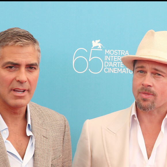 George Clooney et Brad Pitt au photocall du film Burn After Reading au Festival de Venise 2008.