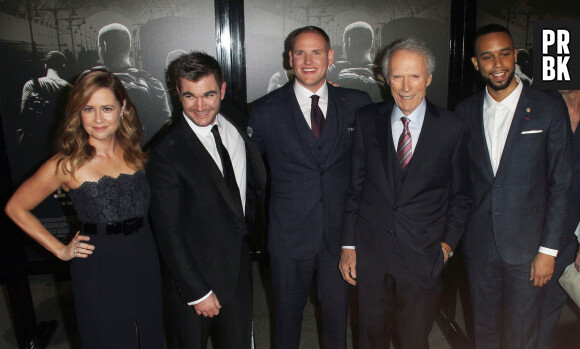 Jenna Fischer, Clint Eastwood, Alexander "Alek" Skarlatos, Anthony Sadler, Spencer Stone à la première du film "Le 15:17 pour Paris" au Warner Bros à Burbank, le 5 février 2018