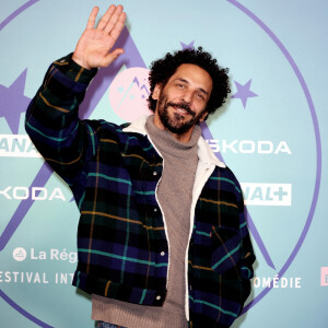 Tomer Sisley au photocall du 27éme Festival International du Film de Comédie de l'Alpe d'Huez, France, le 19 janvier 2024. © Dominique Jacovides/Bestimage