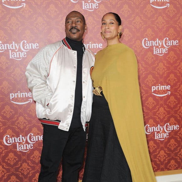 Première du film " Candy Cane Lane " au Regency Village Theatre de Westwood, Californie. Sur la photo : Eddie Murphy, Tracee Ellis Ross