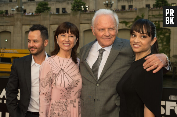 Anthony Hopkins et sa femme Stella Arroyave, guest - Avant-première du film Transformers: The Last Knight à Chicago.