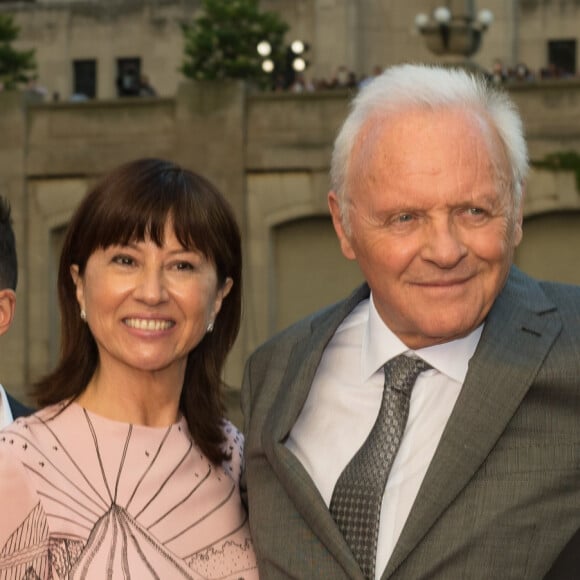 Anthony Hopkins et sa femme Stella Arroyave, guest - Avant-première du film Transformers: The Last Knight à Chicago.