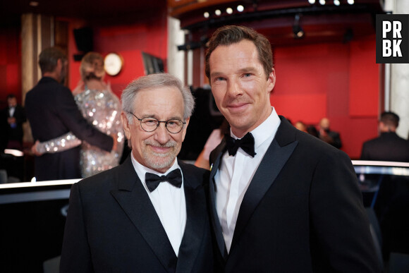 Steven Spielberg et Benedict Cumberbatch à la 94ème édition de la cérémonie des Oscars à Los Angeles.