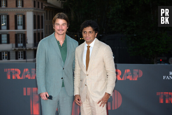 BGUK_2991500 - Rome, ITALY - M. Night Shyamalan and Josh Hartnett attend the photocall of "Trap" in Rome Josh Hartnett wearing Boglioli Milano Pictured: Josh Hartnett, M. Night Shyamalan 