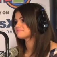 Selena Gomez ... Elle parle de la moustache de Justin Bieber à la radio (vidéo)