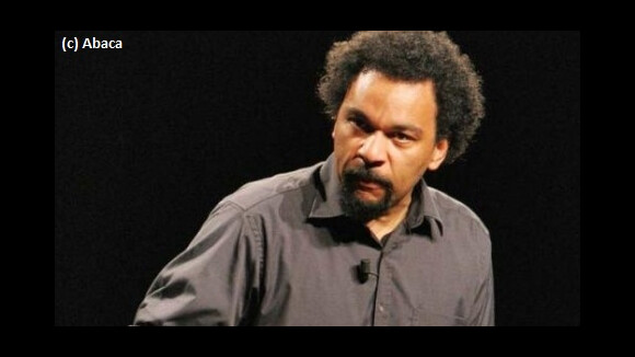 Dieudonné à Angers ... Plus fort que l'interdiction, il a joué en plein air
