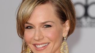 Bon anniversaire à ... Julie Benz et Alain Bernard