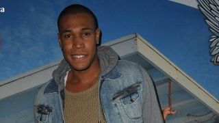 Senna dans les Anges de la télé-réalité 2 ... un guest qui s'éclate avec une américaine