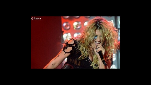 Kesha VIDEO... sa performance au Billboard 2011