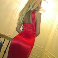 Zahia à New-York ... toujours aussi sexy en robe rouge (PHOTO)