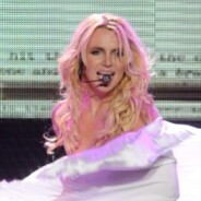 Britney Spears so hot ... elle fait un lap dance de Femme Fatale à son mec (VIDEO)