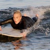 PHOTOS - Le surf selon Lindsay Lohan