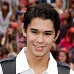 Boo Boo Stewart : l’acteur se met à la chanson