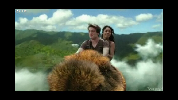 Vanessa Hudgens au cinéma : elle voyage au centre de la terre 2 (VIDEO)