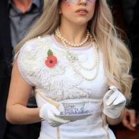 Lady Gaga à Londres : elle perd la boule ... à thé (PHOTOS)
