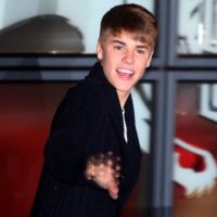 Justin Bieber dépensier : belle voiture et resto de luxe avec Selena Gomez