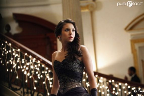 Elena s'attire les faveurs d'un nouveau vampire, mais qui ?