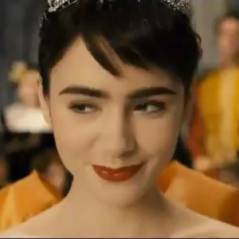 Mirror Mirror : Lily Collins et son sourire énigmatique face à Julia Roberts (VIDEO)