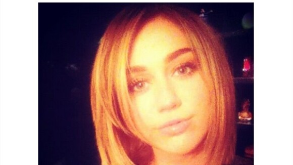Miley Cyrus cheveux courts VS Demi Lovato blonde : qui est la plus belle ? (PHOTOS)