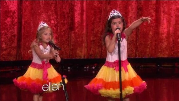 Sophia Grace et Rosie mettent le feu au Ellen Show avec une reprise de Moment 4 Life (VIDEO)