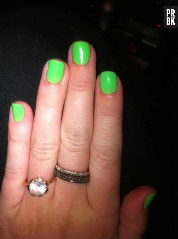 Miley et ses ongles verts