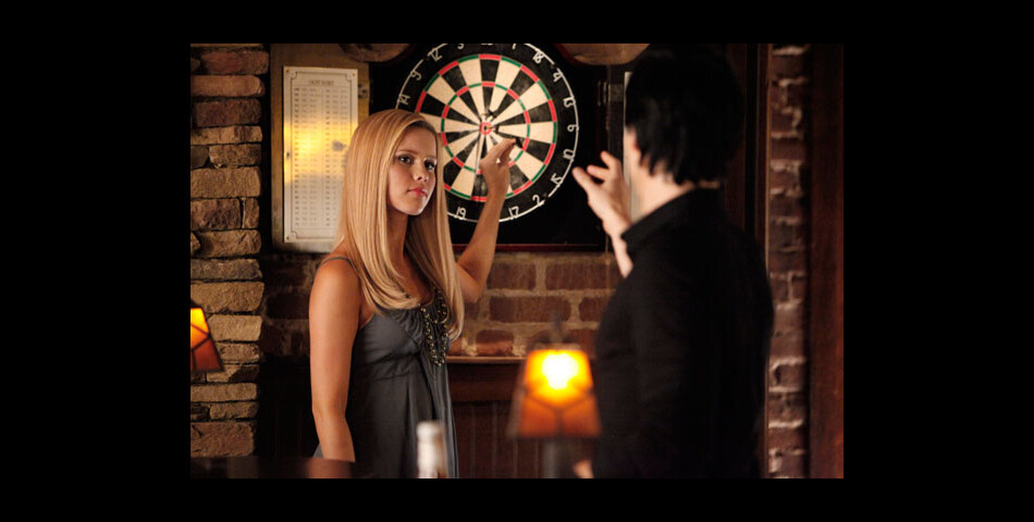 Rebekah a-t-elle quelque chose derrière la tête?