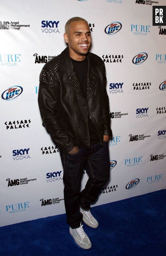 Chris Brown avec le sourire : une image rare