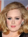 Adele aime-t-elle les sacs à mains au point d'excuser Karl Lagerfeld ?