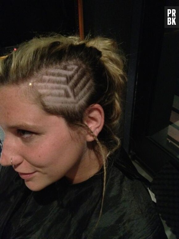 Kesha ose la coupe à moitié rasée