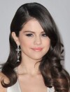 Selena Gomez trop jolie dans sa robe argent