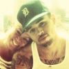 Chris Brown poste de plus en plus de photos sur Twitter, sa mère apprécie-t-elle son nouveau son Bitch I'm Paid ?