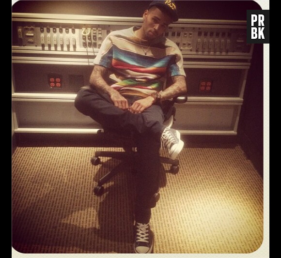 Chris Brown en studio en ce moment, il se venge sur Bitch i'm Paid !