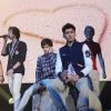Les One Direction aiment bien se prendre pour des chaises...