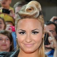 Demi Lovato : elle ose la banane pour X-Factor US ! (PHOTOS)