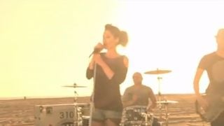 Superbus : A la chaîne, le clip en mode coup de gueule ! (VIDEO)